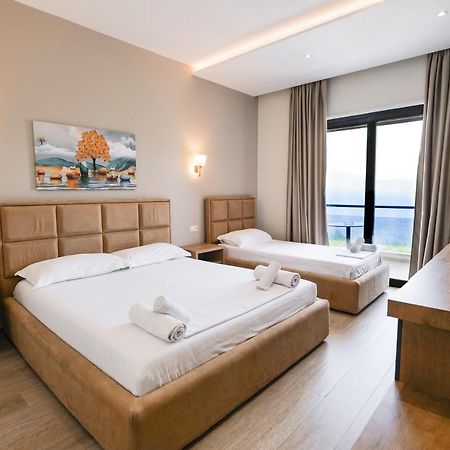 Hotel Roalb Radhimë Exteriör bild