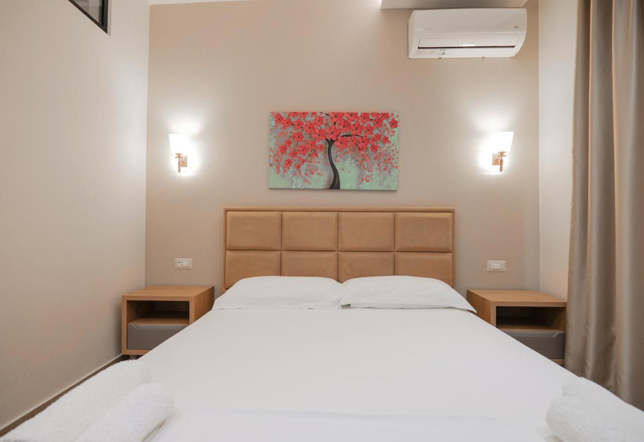 Hotel Roalb Radhimë Exteriör bild