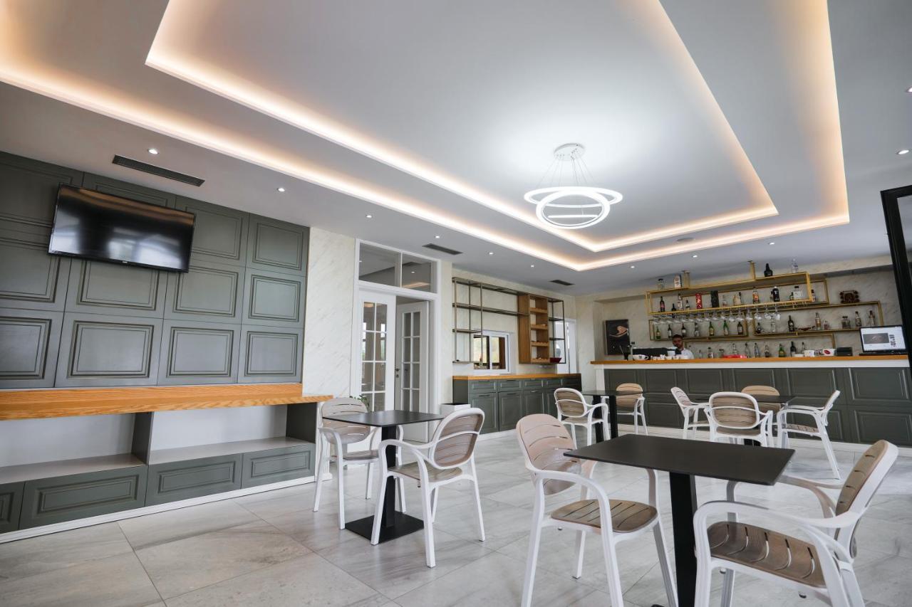 Hotel Roalb Radhimë Exteriör bild