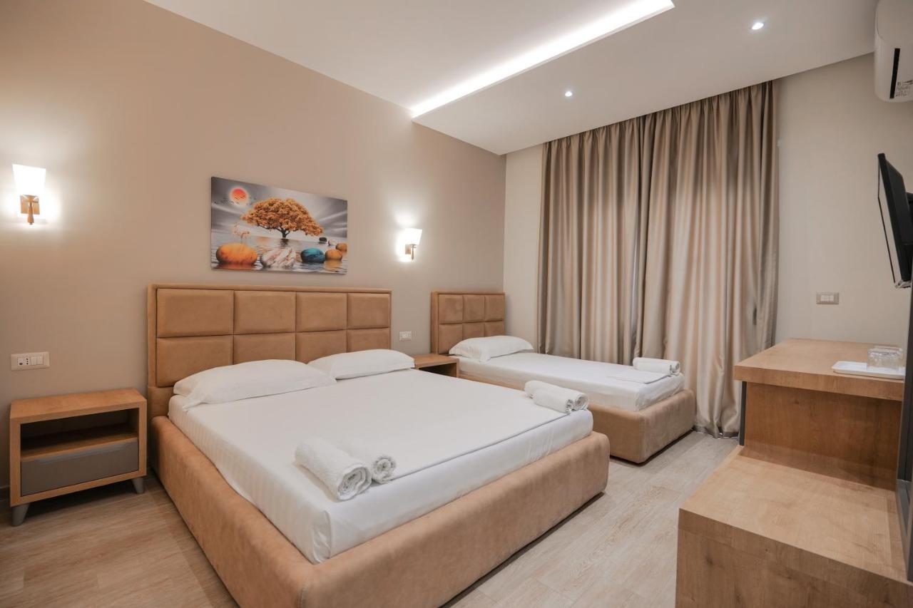 Hotel Roalb Radhimë Exteriör bild