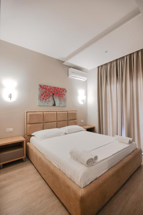 Hotel Roalb Radhimë Exteriör bild