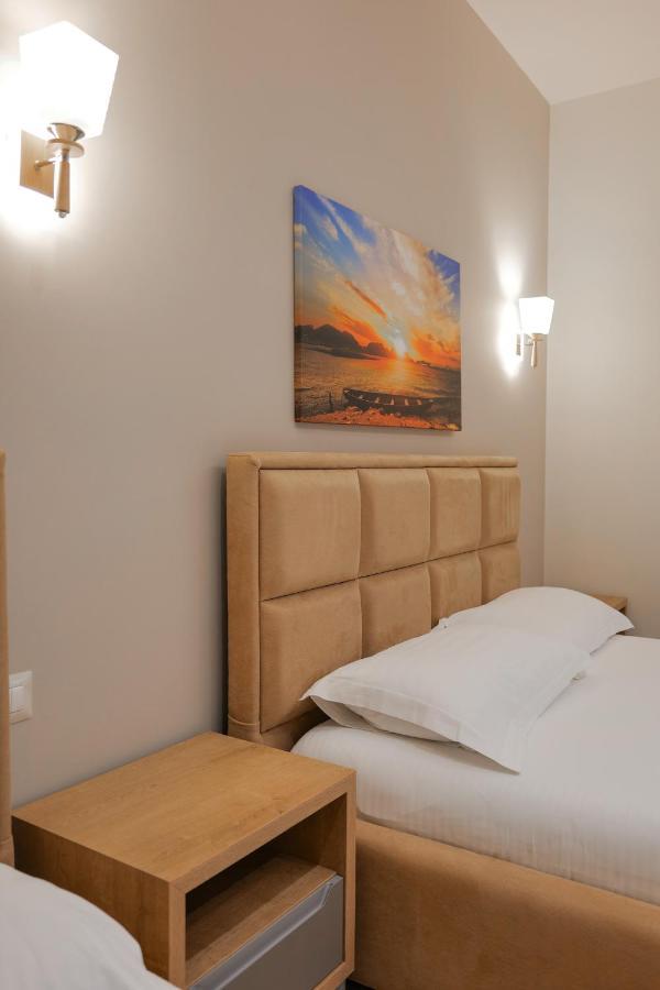 Hotel Roalb Radhimë Exteriör bild