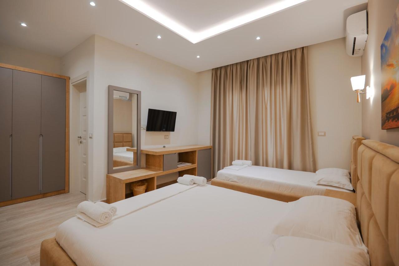 Hotel Roalb Radhimë Exteriör bild