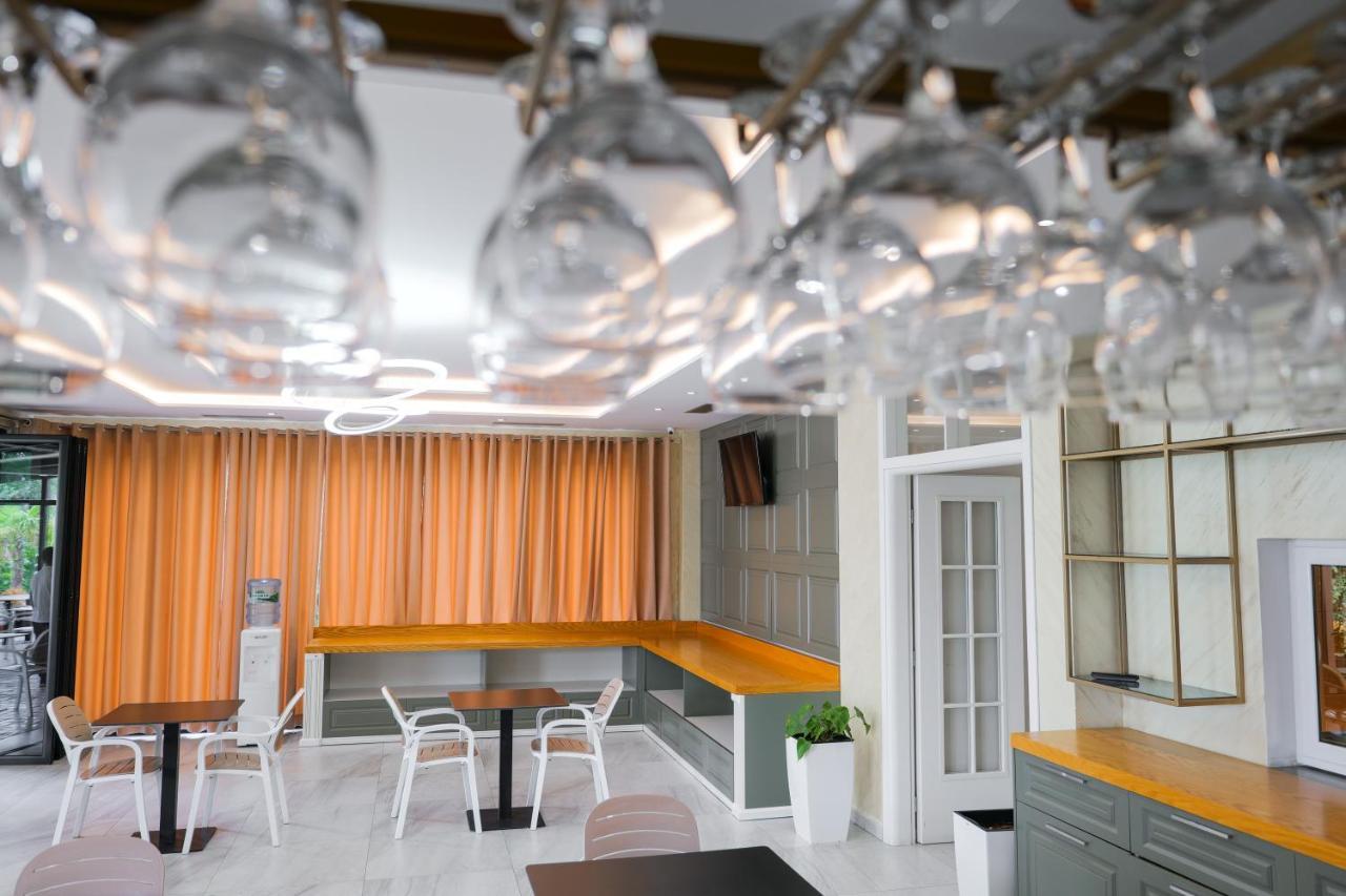 Hotel Roalb Radhimë Exteriör bild