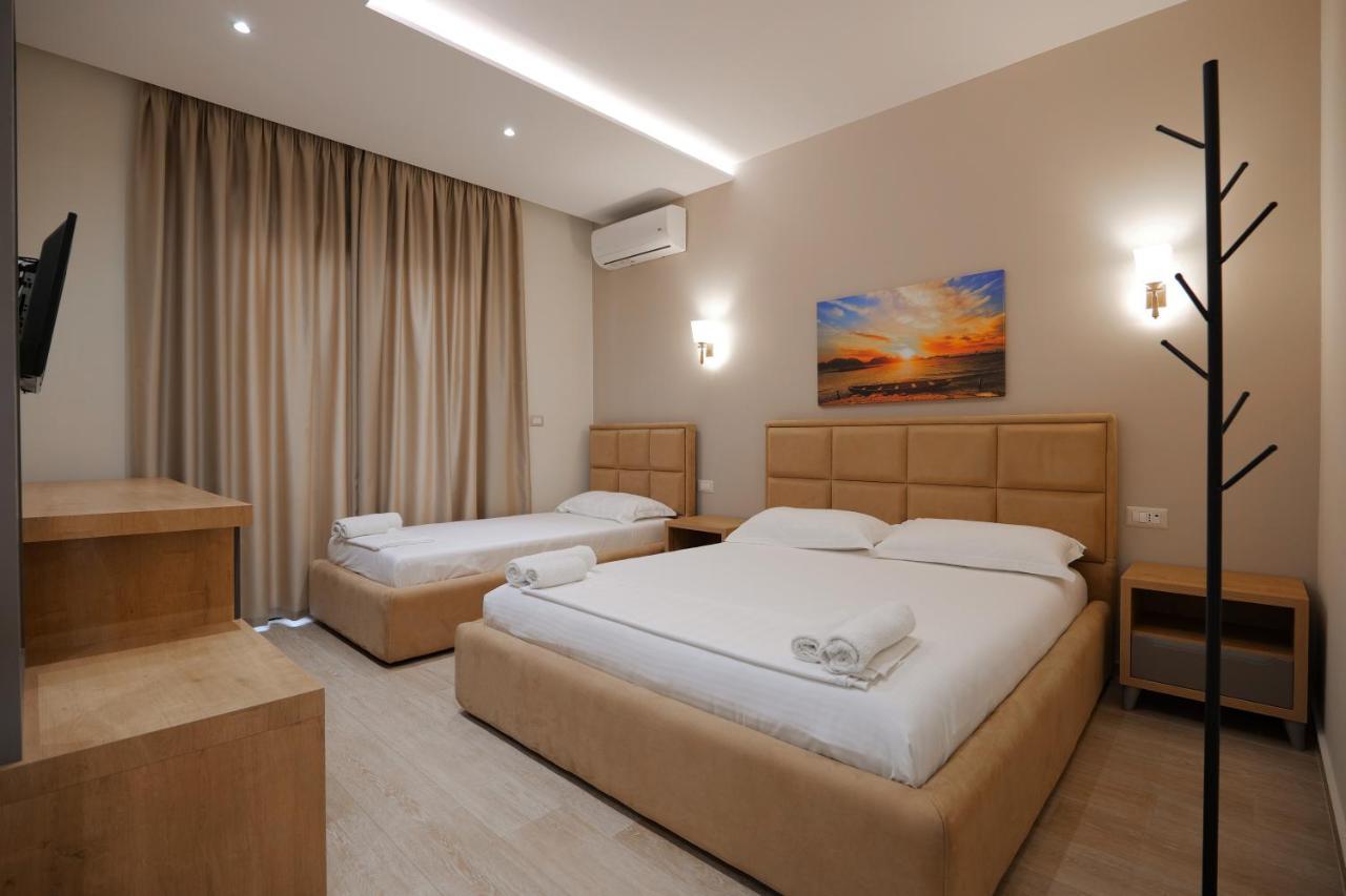 Hotel Roalb Radhimë Exteriör bild