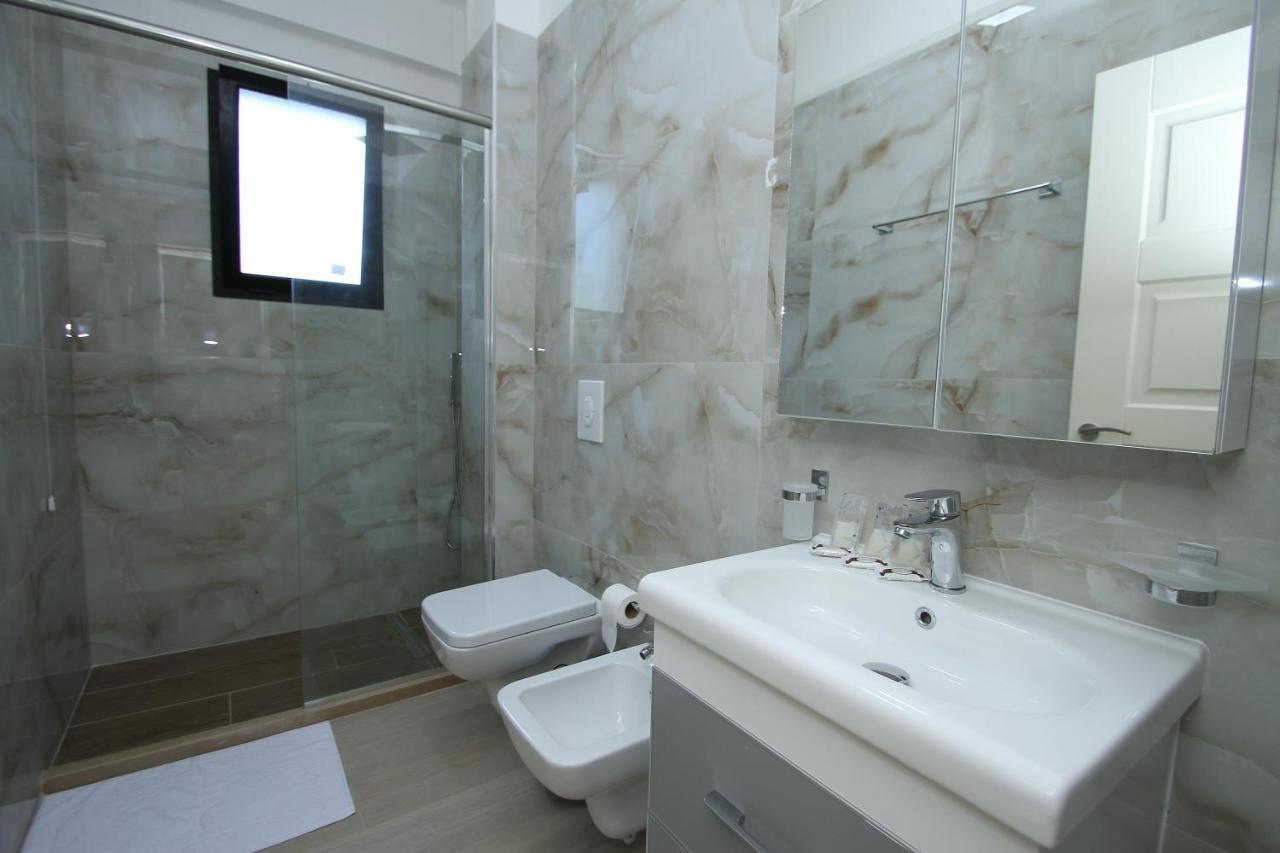 Hotel Roalb Radhimë Exteriör bild